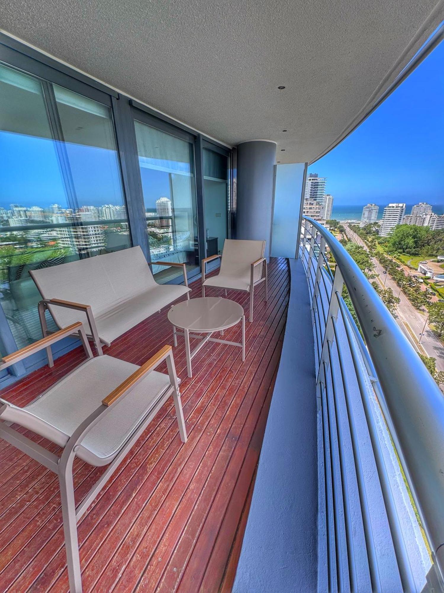 Apartamentos Torre Tressesenta Punta del Este Kültér fotó