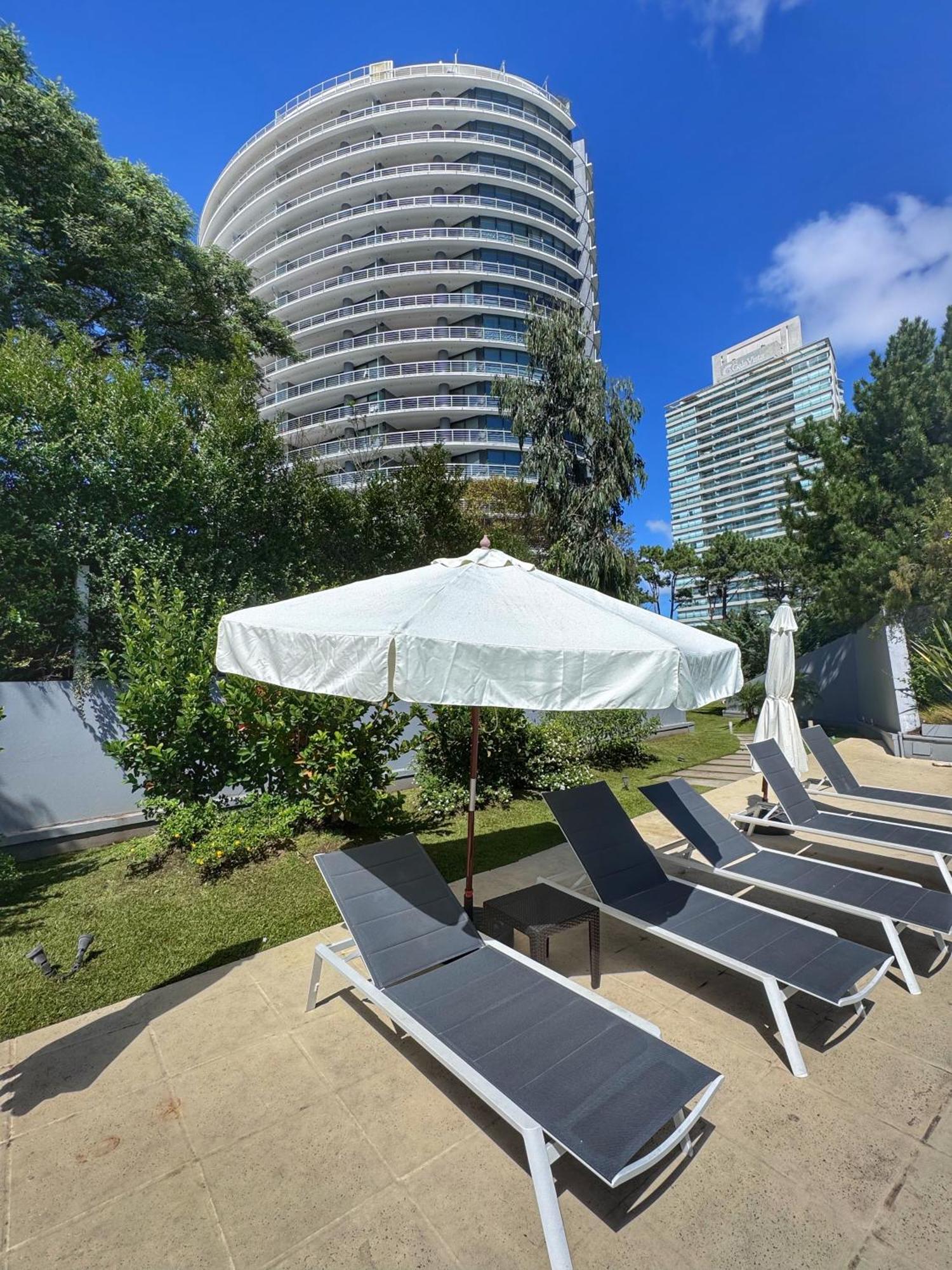 Apartamentos Torre Tressesenta Punta del Este Kültér fotó