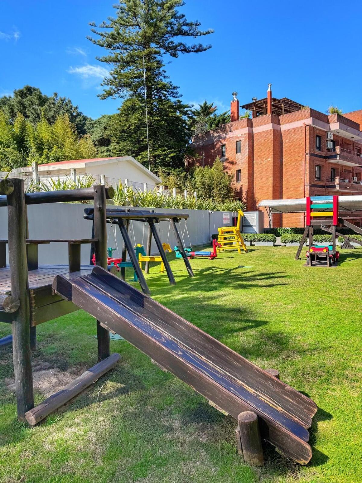 Apartamentos Torre Tressesenta Punta del Este Kültér fotó